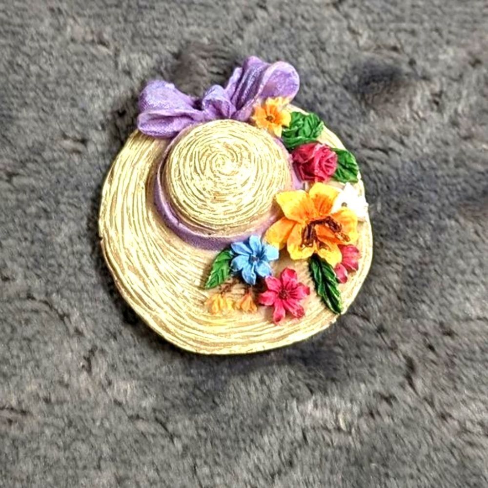 Vintage 80s Resin Garden Hat w/ Flowers Tac Pin/Brooche - Picture 6 of 8